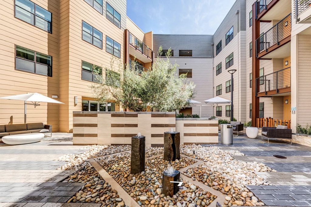 6tenEAST Courtyard VR